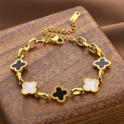 Korean style Internet celebrity elegant black and white clover titanium steel bracelet Mori style niche design bracelet sweet girl jewelry